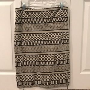 black and white pencil skirt 😍